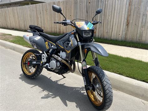 The supermoto version of the <strong>DRZ400</strong> comes with 17" Excel wheels and tires, inverted forks off the RMZ bikes, and larger brakes. . Drz400sm for sale